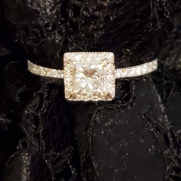 New & unworn 18K White Gold - Diamond Engagement Ring - Picture 7 of 16